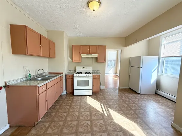 $1,695 | 57 Abbe Avenue, Unit 3, Springfield, MA 01107