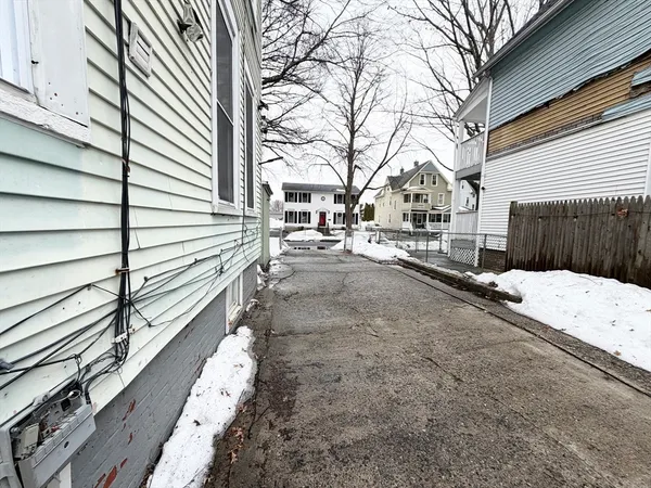 $1,695 | 57 Abbe Avenue, Unit 3, Springfield, MA 01107