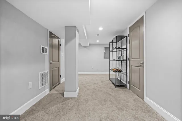 a view of entryway with livingroom