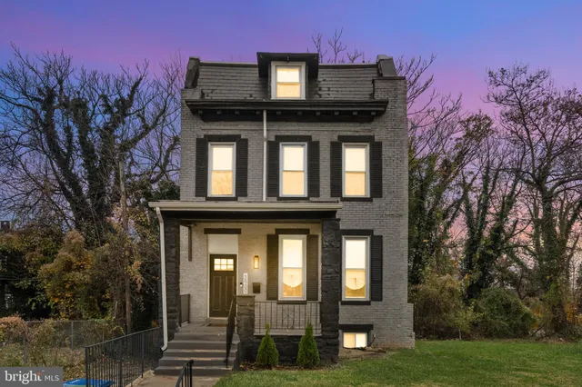 a house view with a outdoor space