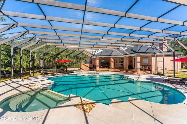 a view of a hall with sitting area