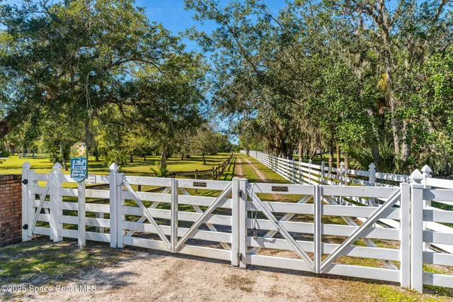 $2,000,000 | 5585 Willoughby Drive, Melbourne, FL 32934