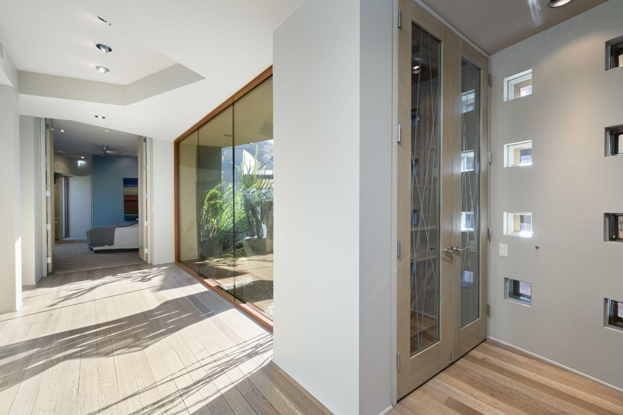 45 Sky Ridge Road Rancho Mirage, CA 92270 - Photo 18 of 85 a view of a hallway with wooden floor and a bathroom