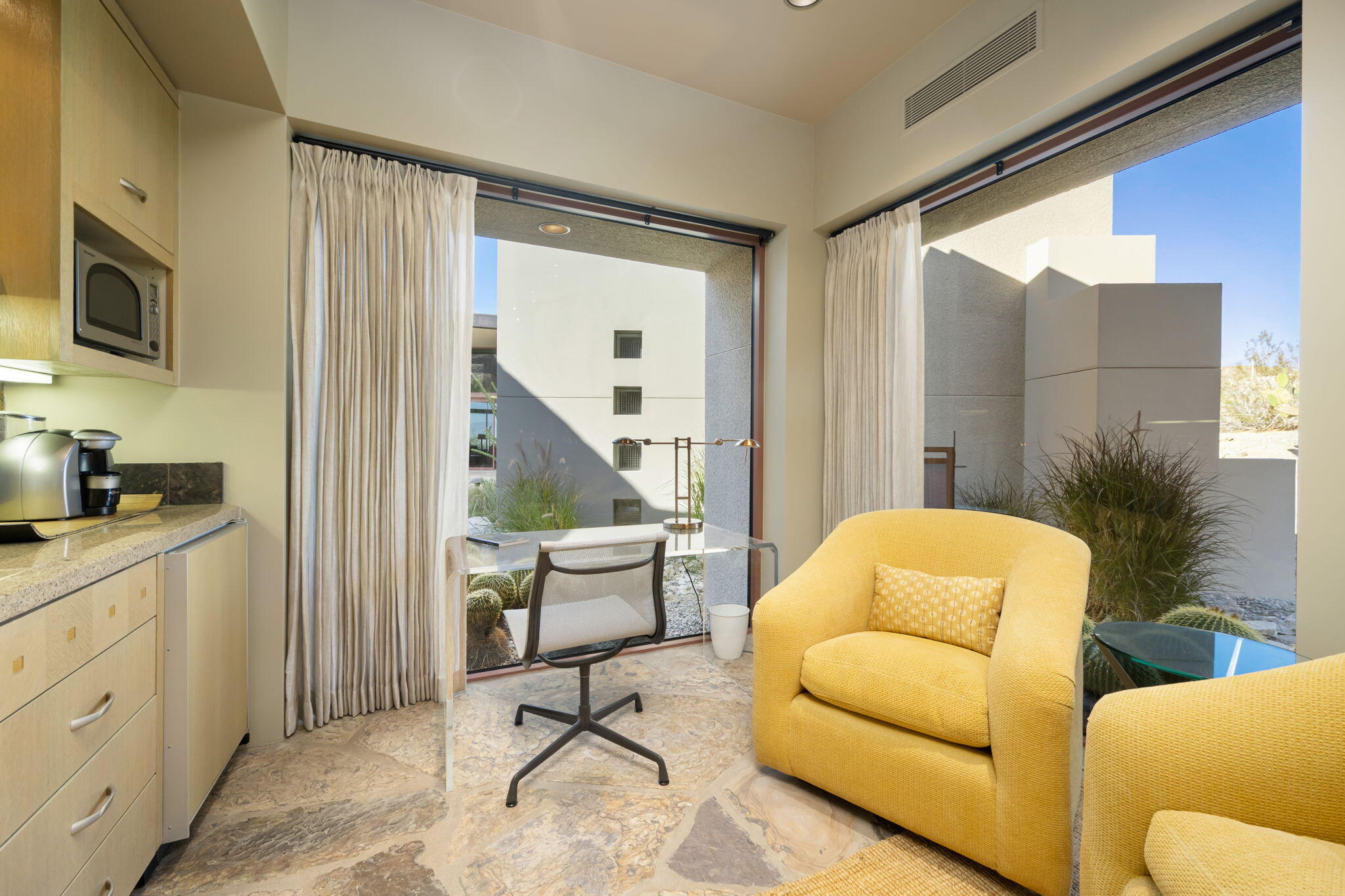 45 Sky Ridge Road Rancho Mirage, CA 92270 - Photo 34 of 85 a living room with furniture and a flat screen tv