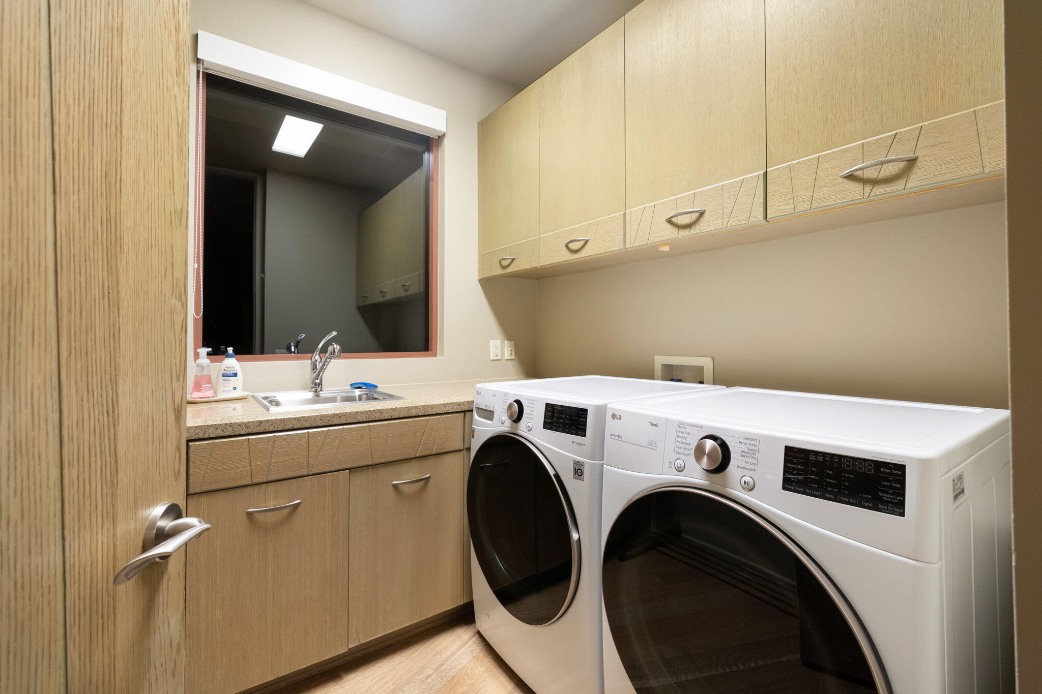 45 Sky Ridge Road Rancho Mirage, CA 92270 - Photo 36 of 85 a utility room with dryer and washer