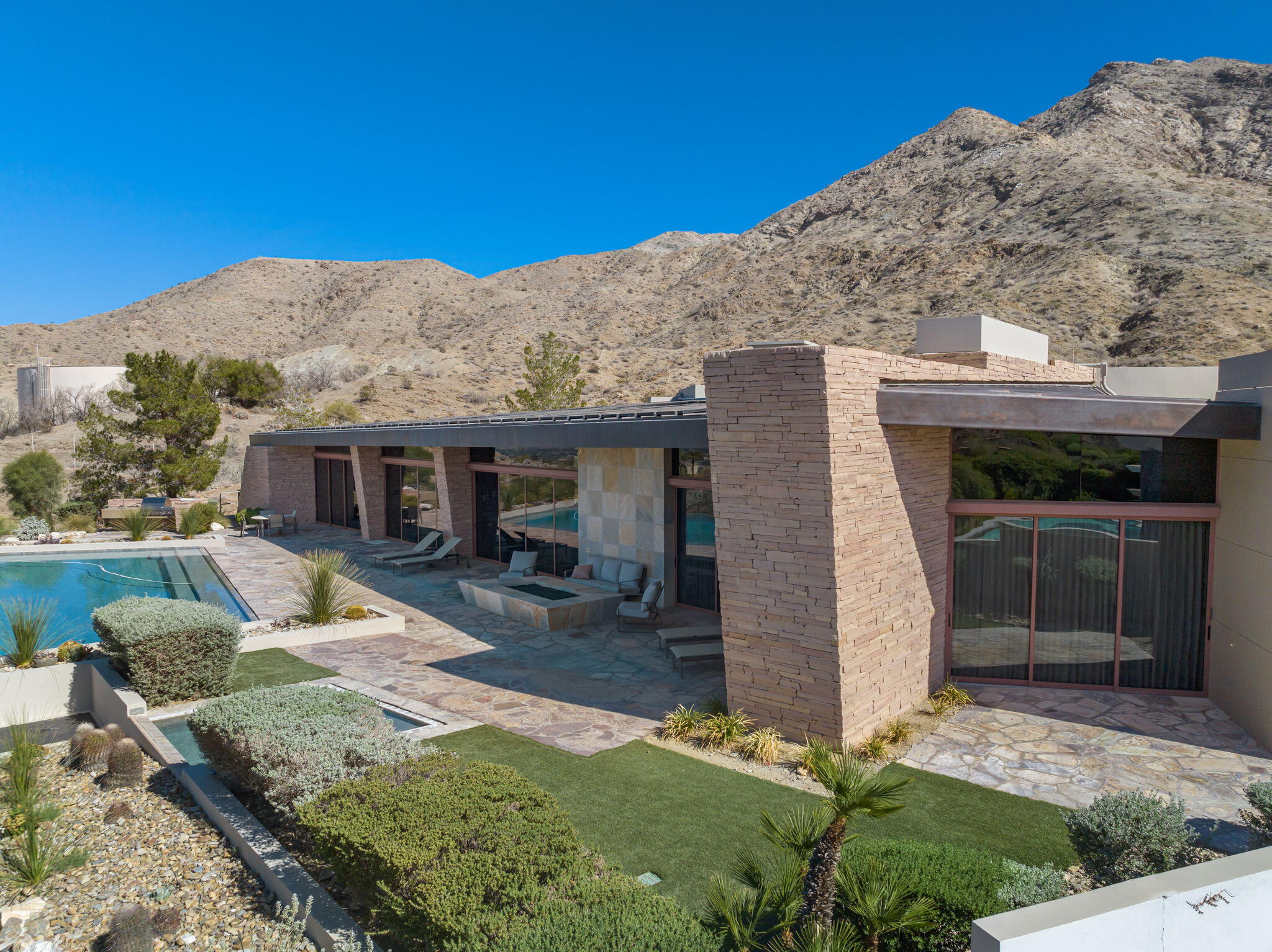 45 Sky Ridge Road Rancho Mirage, CA 92270 - Photo 63 of 85 a view of a house with backyard and sitting area
