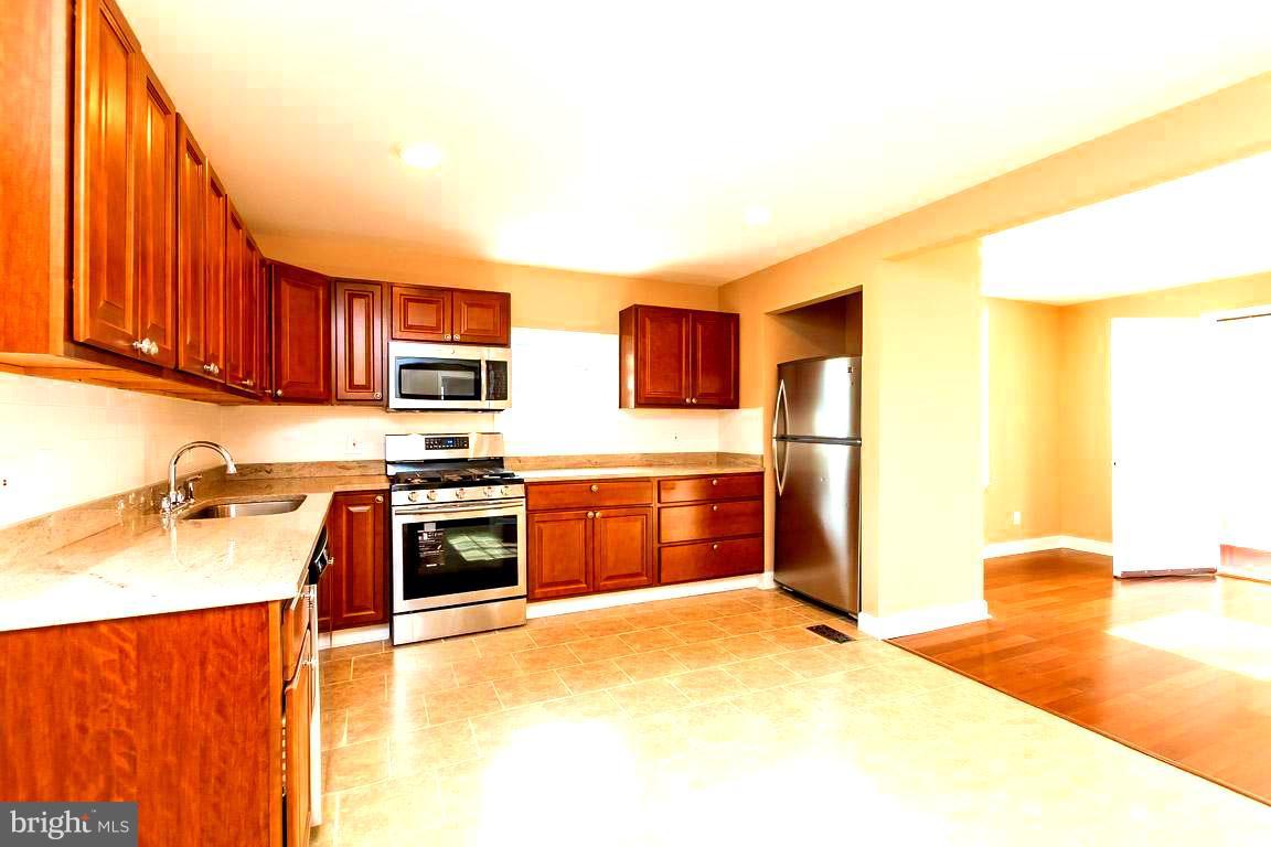 3813 Annapolis Road Baltimore, MD 21227 - Photo 7 of 29 Kitchen