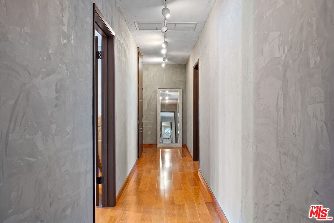 1133 Somera Road Los Angeles, CA 90077 - Photo 24 of 44