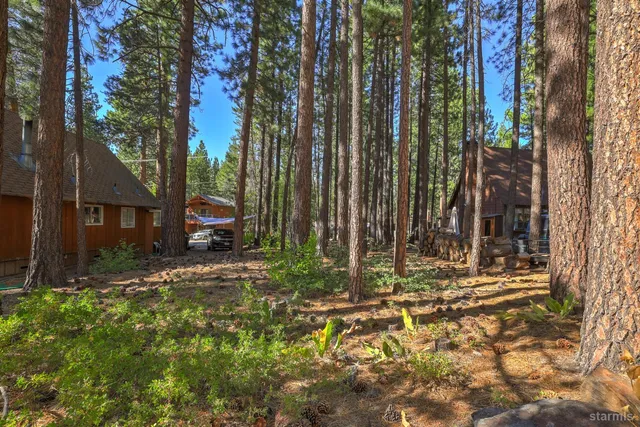 a view of a entrance of the house