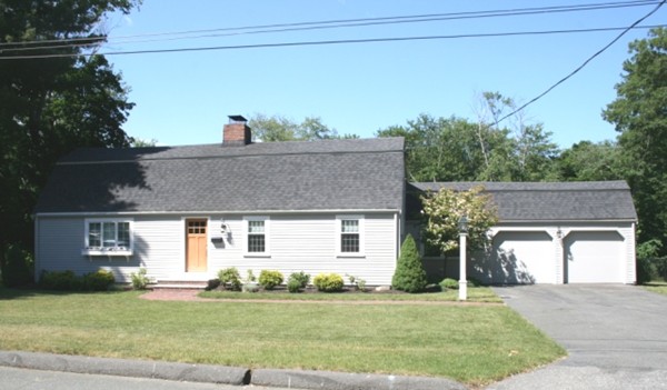 7 Tapley Road Lynnfield, MA 01940 - Photo 1 of 12 Gallery Image 1
