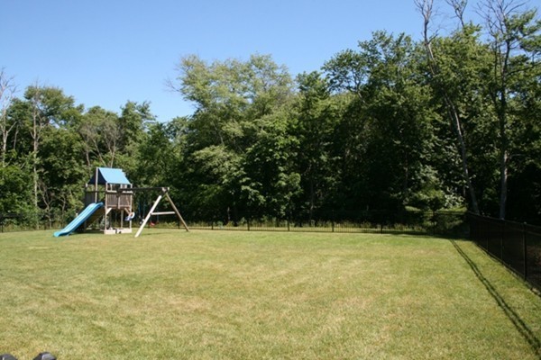 7 Tapley Road Lynnfield, MA 01940 - Photo 12 of 12 Gallery Image 12