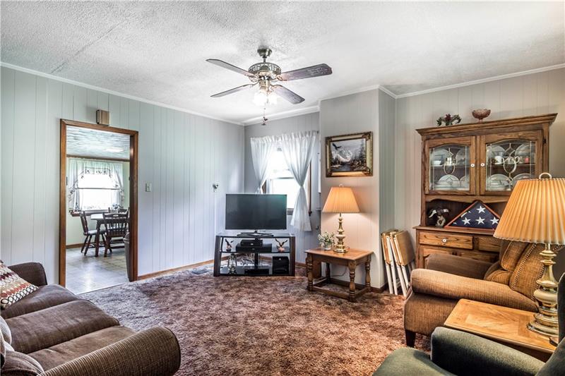 2791 Russelton Road Tarentum, PA 15084 - Photo 5 of 25
