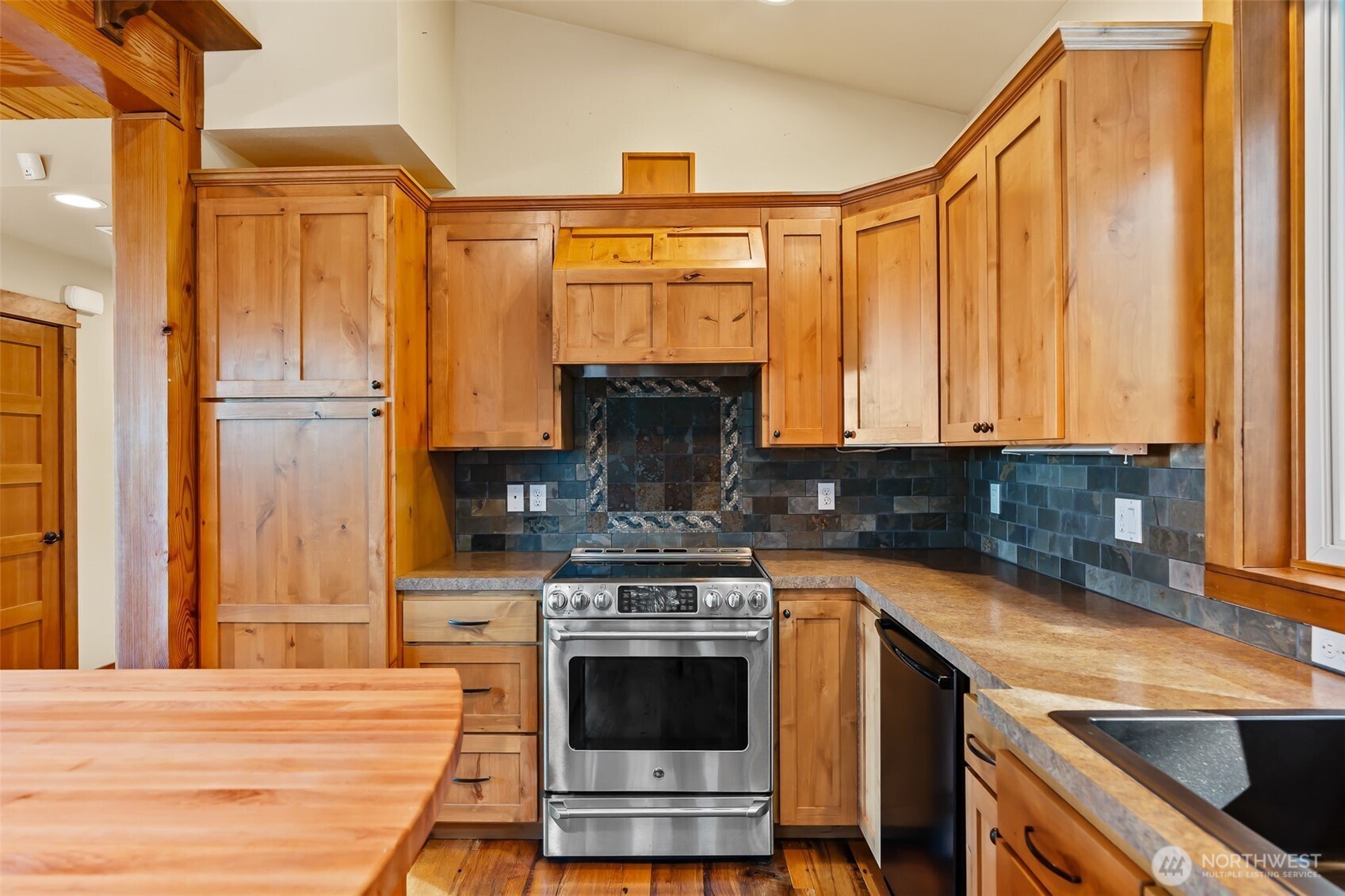 824 Huntrick Drive Cle Elum, WA 98922 - Photo 17 of 38 a kitchen with a stove and a sink