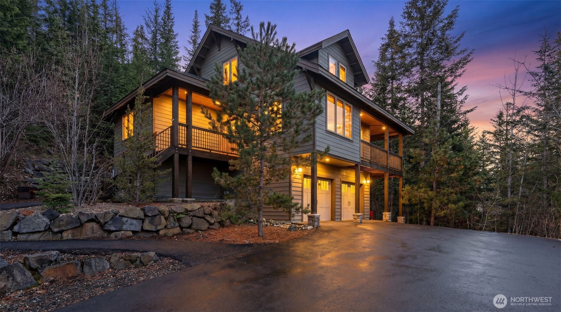 824 Huntrick Drive Cle Elum, WA 98922 - Photo 29 of 38 a front view of a house with a yard