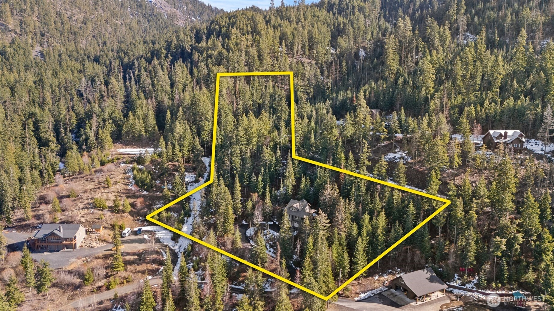 824 Huntrick Drive Cle Elum, WA 98922 - Photo 31 of 38 a view of balcony with wooden floor and fence