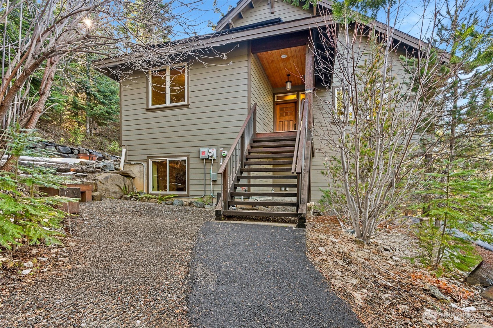 824 Huntrick Drive Cle Elum, WA 98922 - Photo 32 of 38 a view of a house with a yard
