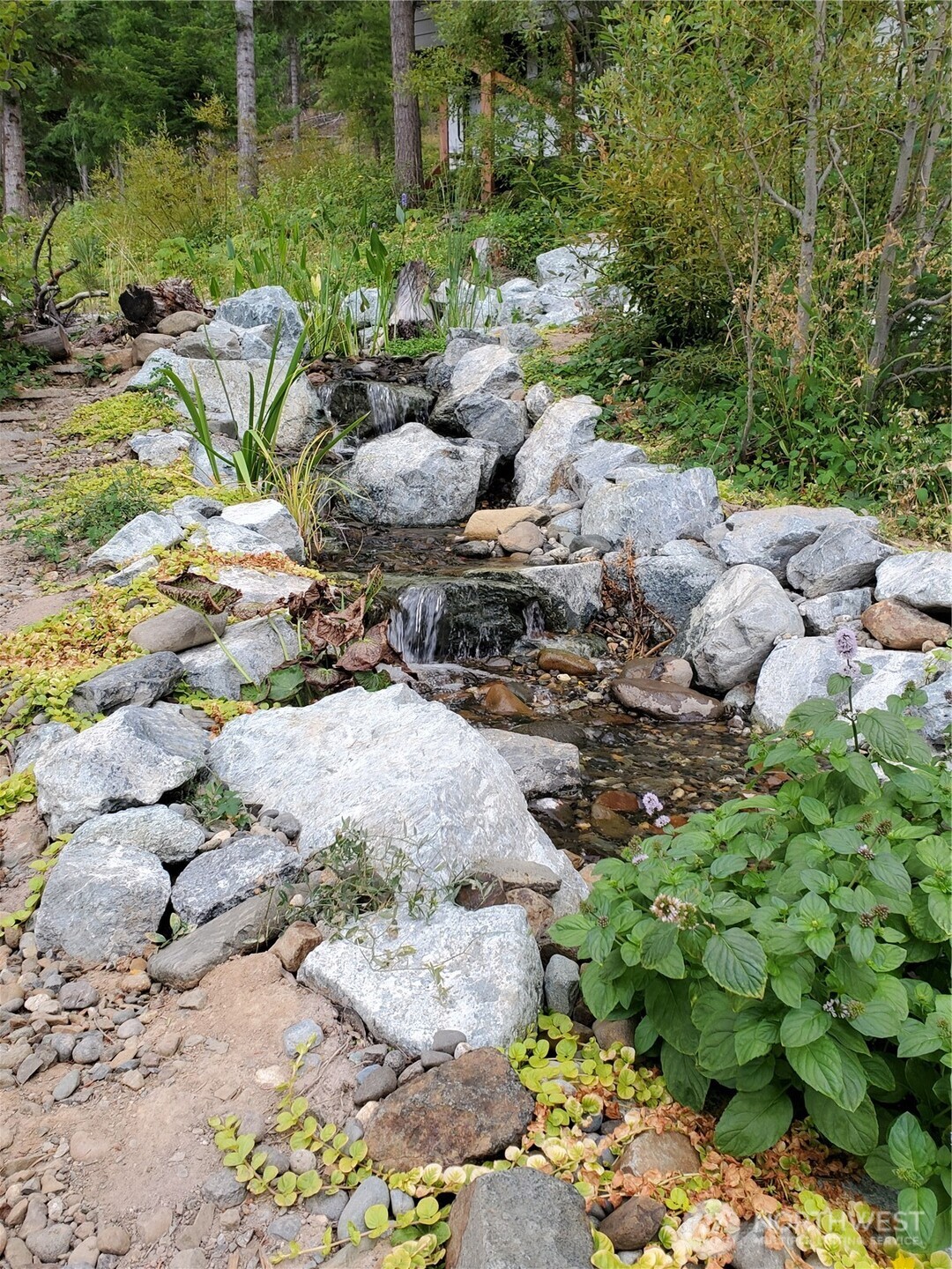 824 Huntrick Drive Cle Elum, WA 98922 - Photo 36 of 38 a view of a garden with a bench