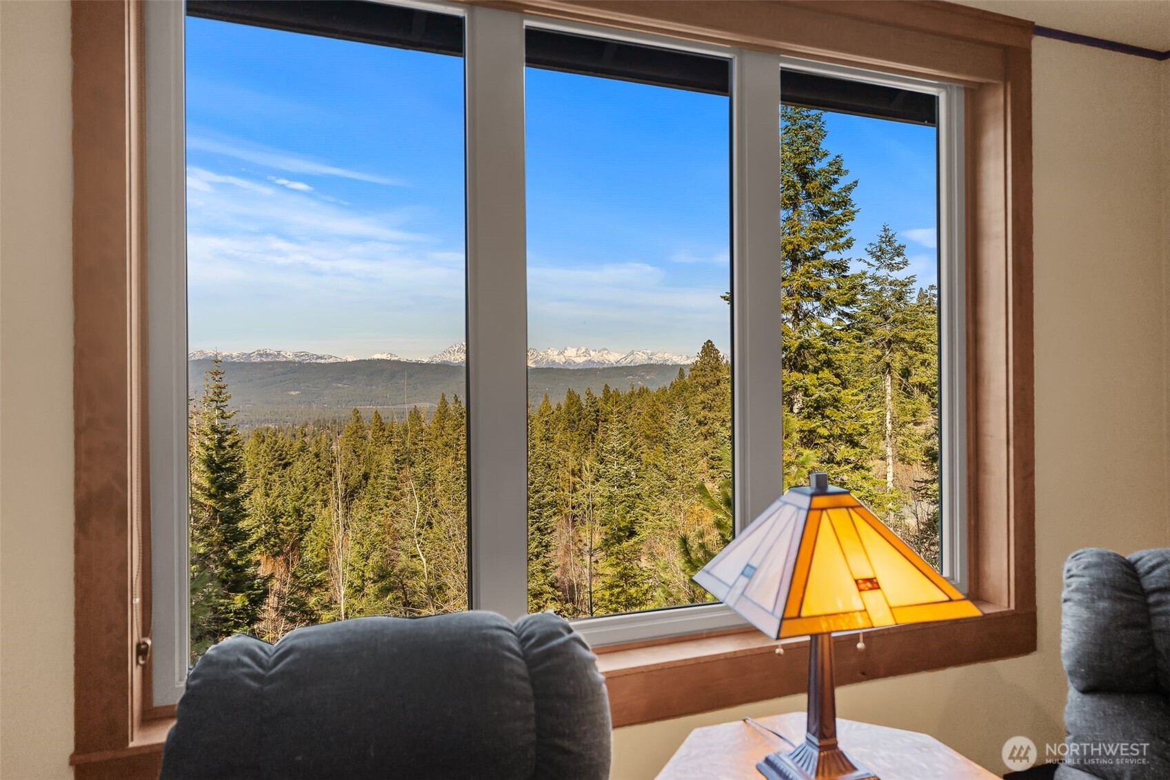 824 Huntrick Drive Cle Elum, WA 98922 - Photo 4 of 38 a view of a living room and a window