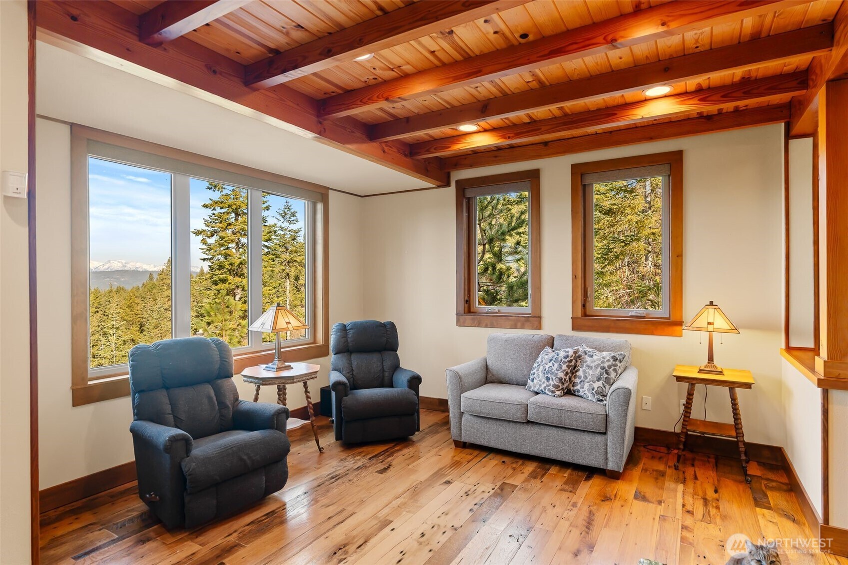 824 Huntrick Drive Cle Elum, WA 98922 - Photo 7 of 38 a living room with furniture and a large window