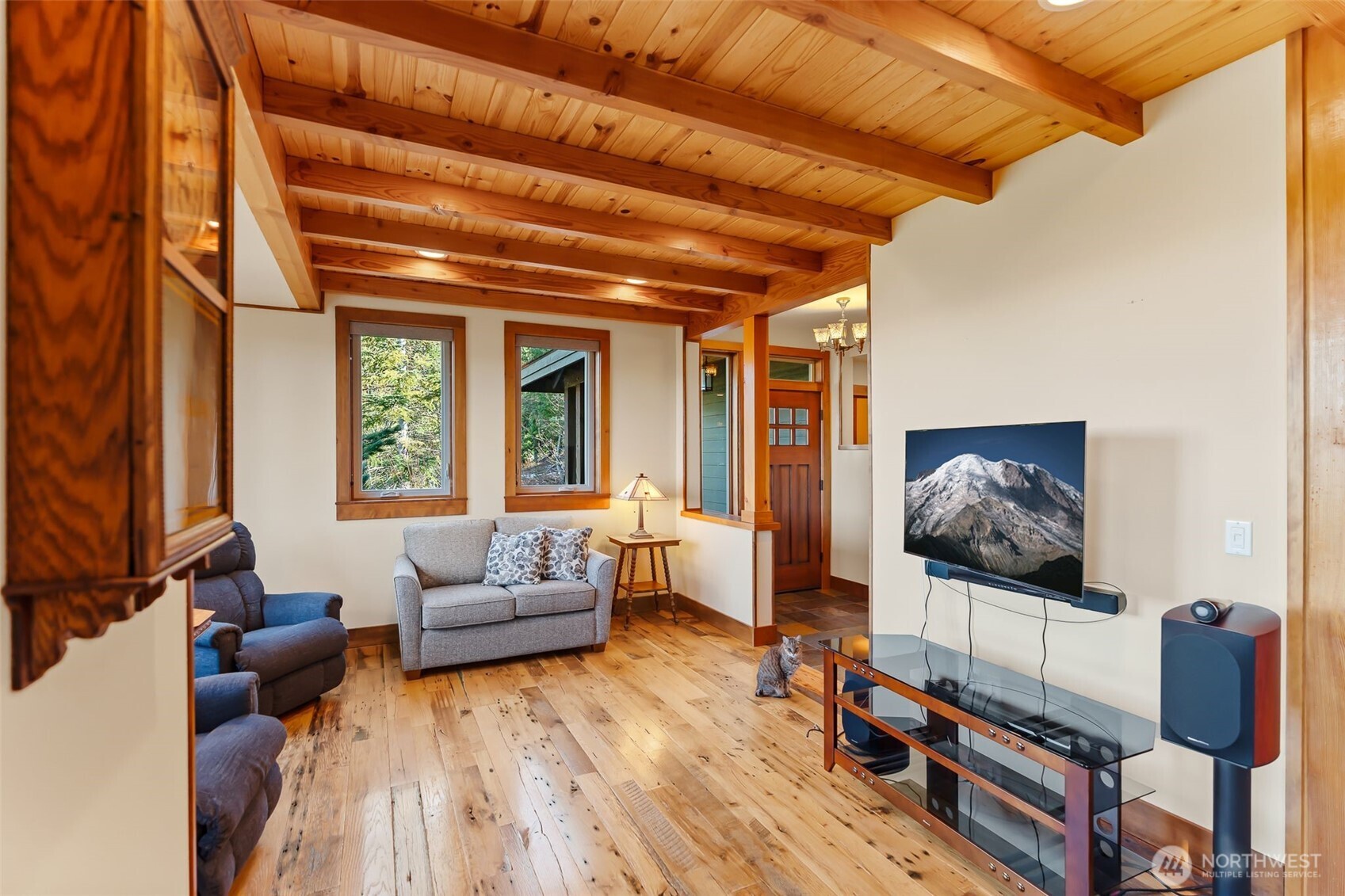 824 Huntrick Drive Cle Elum, WA 98922 - Photo 8 of 38 a living room with furniture and a flat screen tv