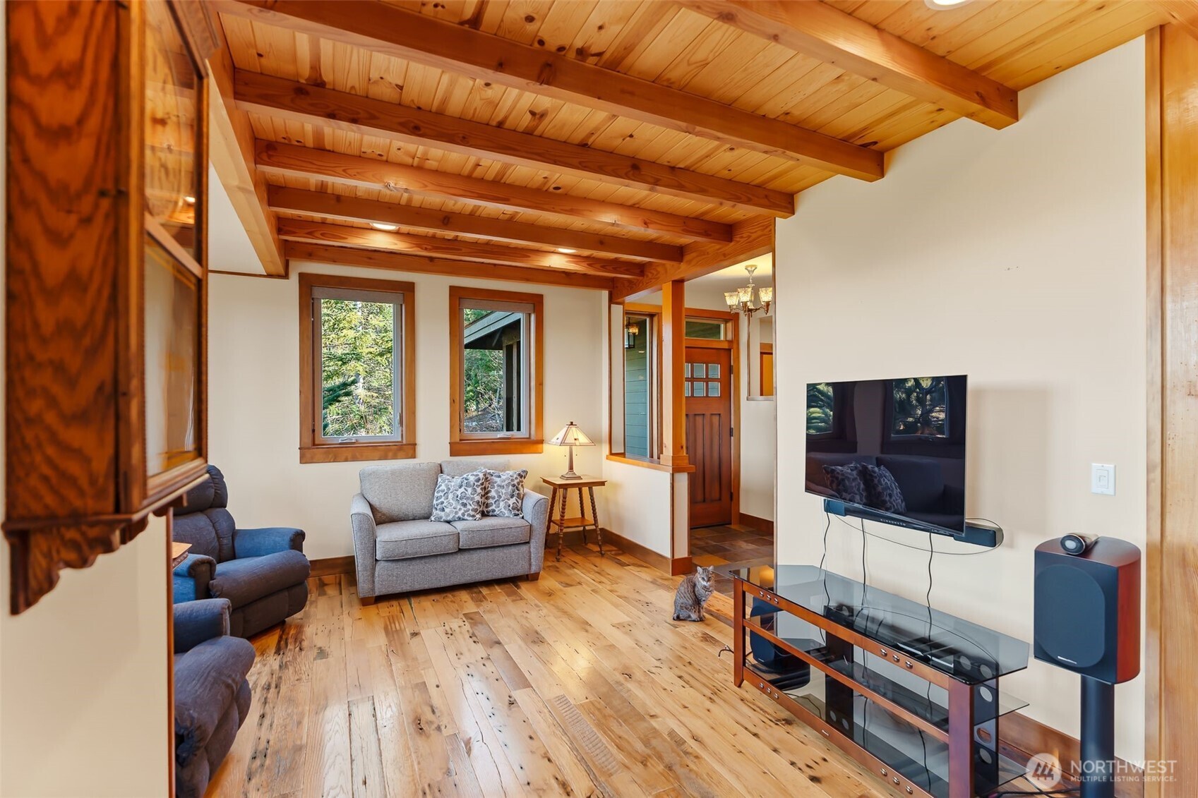 824 Huntrick Drive Cle Elum, WA 98922 - Photo 9 of 38 a living room with furniture and a flat screen tv