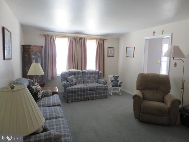 8 George Read Road New Castle, DE 19720 - Photo 3 of 25 Living Room