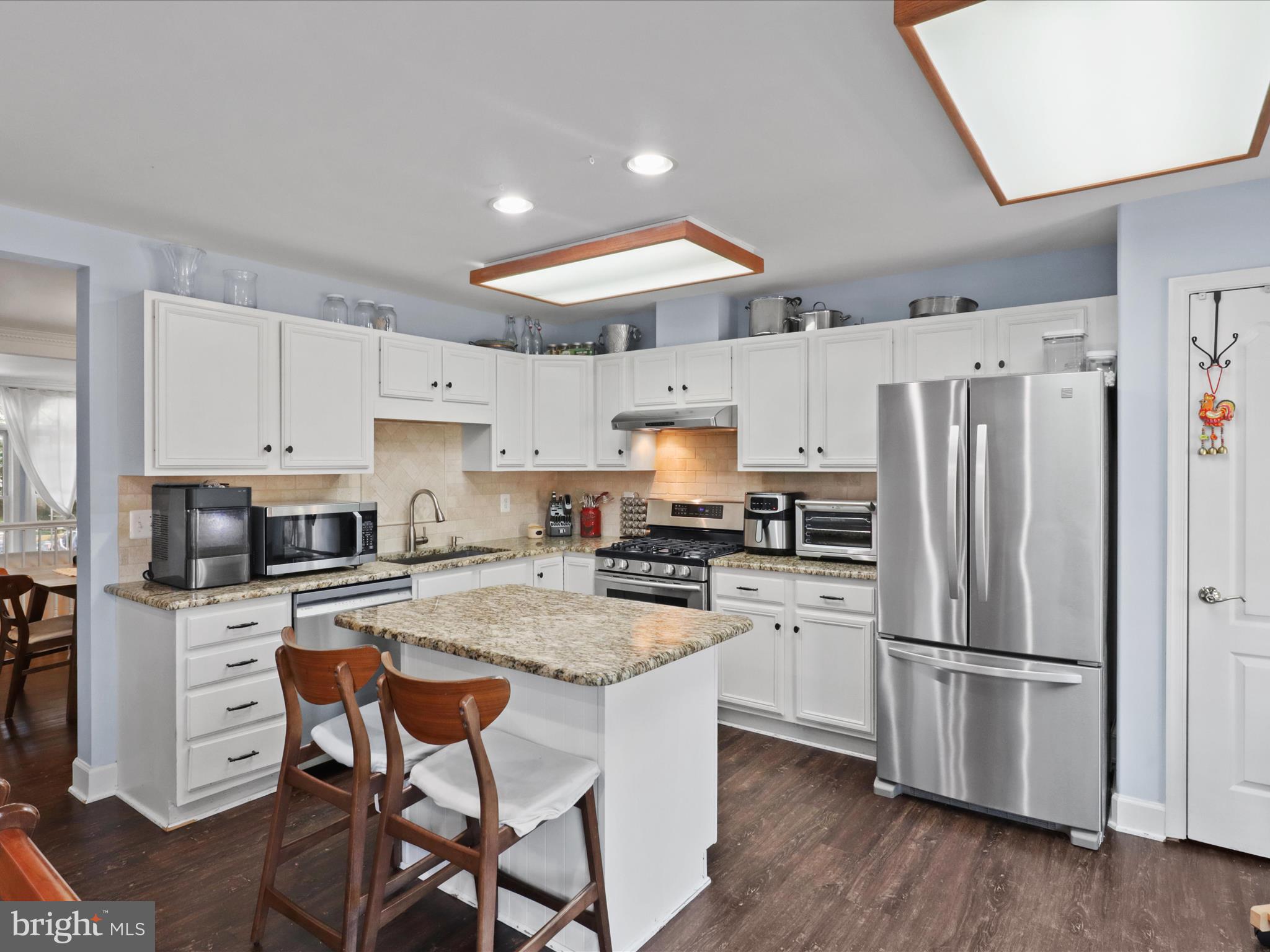 11770 Valley Ridge Circle Fairfax, VA 22033 - Photo 13 of 61 Kitchen Island