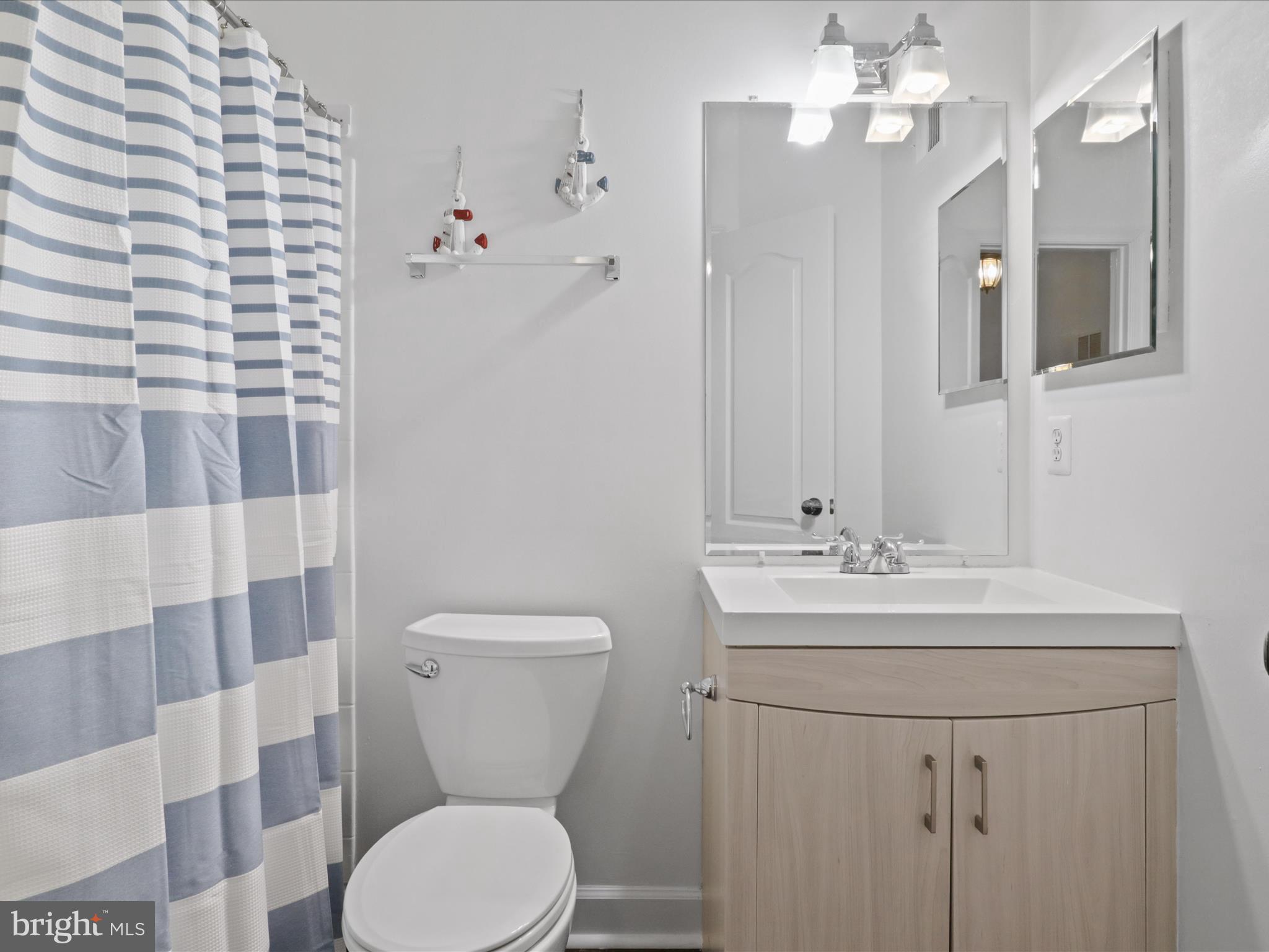 11770 Valley Ridge Circle Fairfax, VA 22033 - Photo 22 of 61 Hall Full Bath