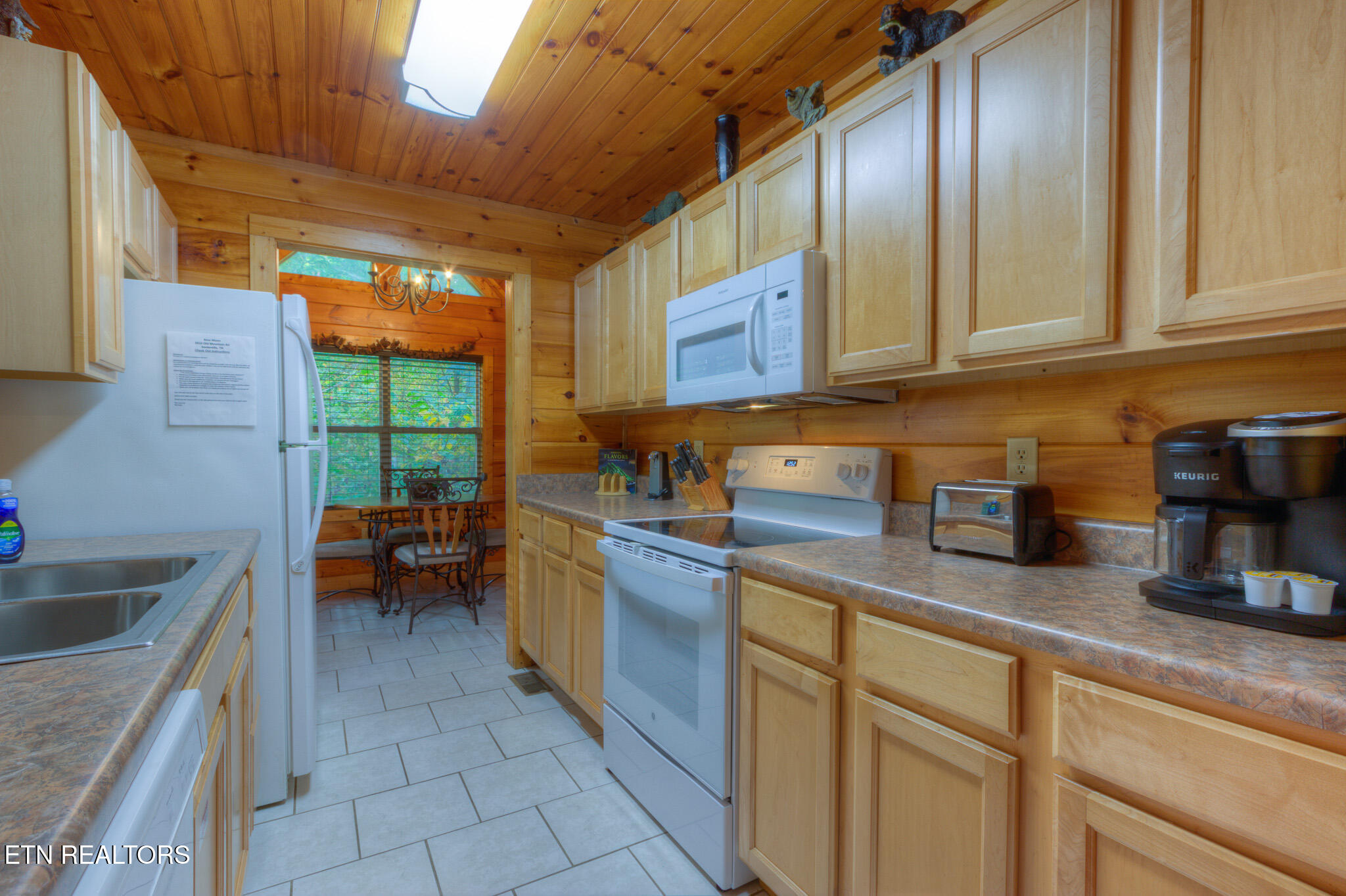 3810 Old Mountain Road Sevierville, TN 37876 - Photo 9 of 46 09