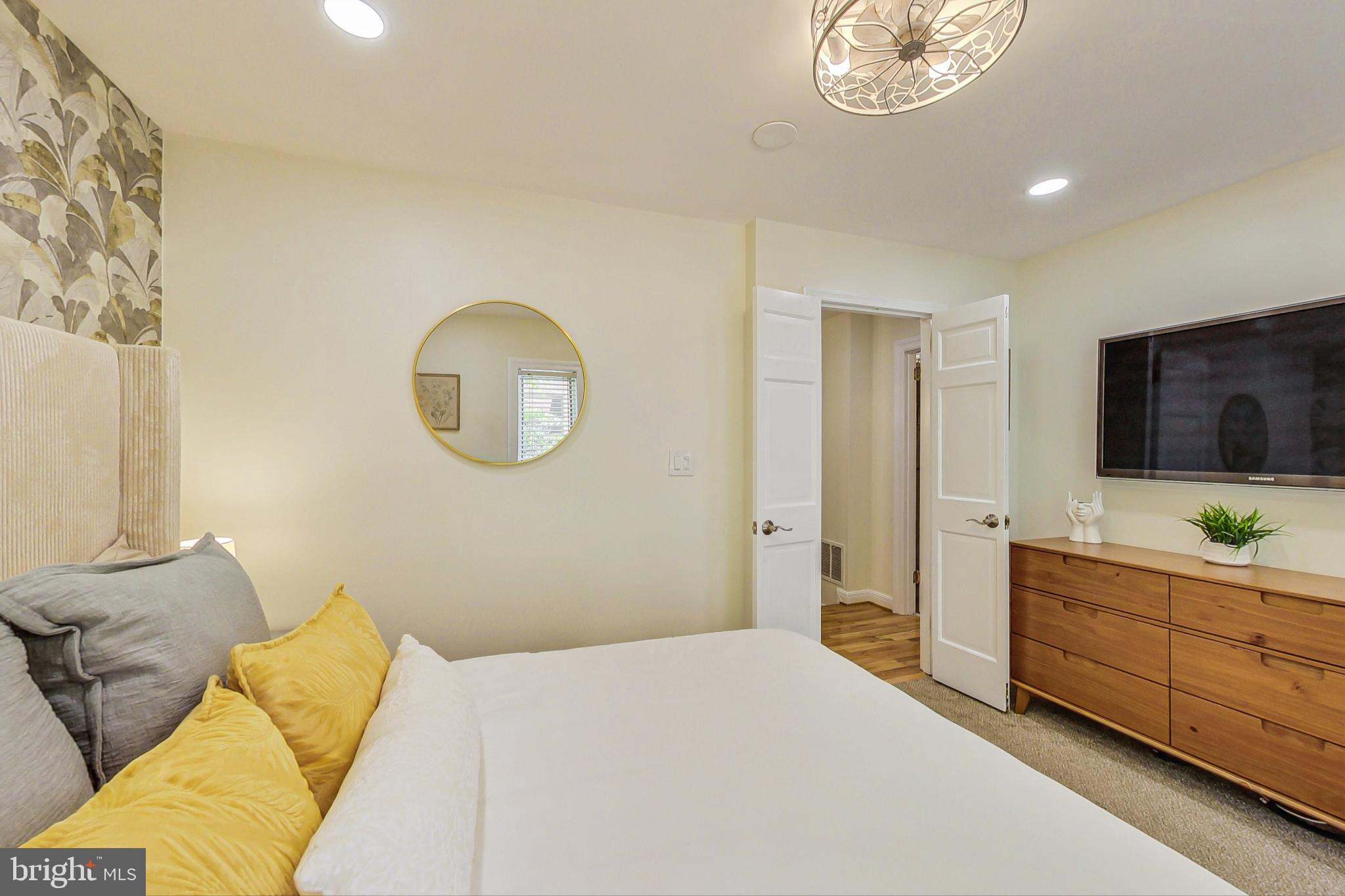 4814 Hampden Lane, Unit R2 Bethesda, MD 20814 - Photo 11 of 29