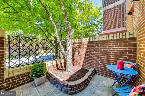 $4,300 | 4814 Hampden Lane, Unit R2, Bethesda, MD 20814