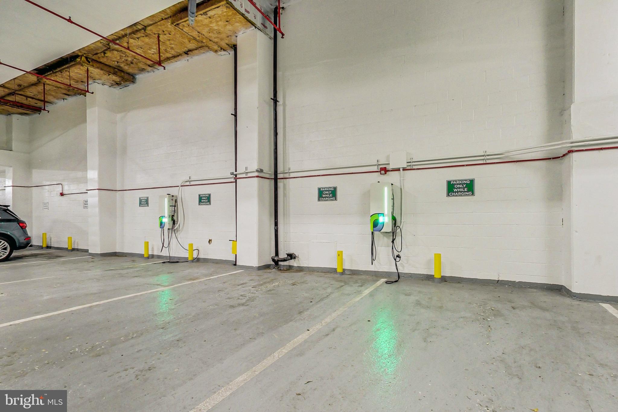 4814 Hampden Lane, Unit R2 Bethesda, MD 20814 - Photo 24 of 29 EV chargers