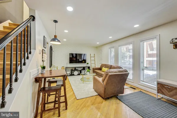 $4,300 | 4814 Hampden Lane, Unit R2, Bethesda, MD 20814