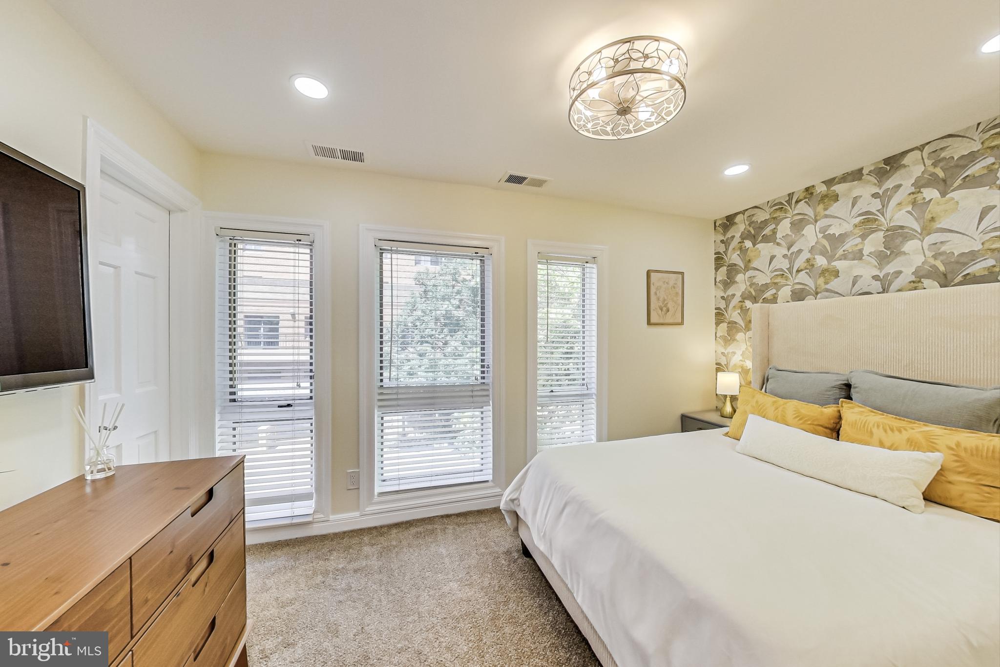 4814 Hampden Lane, Unit R2 Bethesda, MD 20814 - Photo 10 of 29