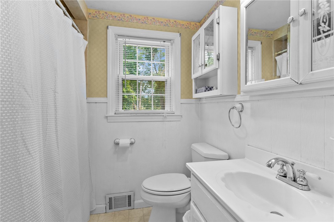 255 Strawberry Field Road Warwick, RI 02886 - Photo 17 of 25 Gallery Image 17