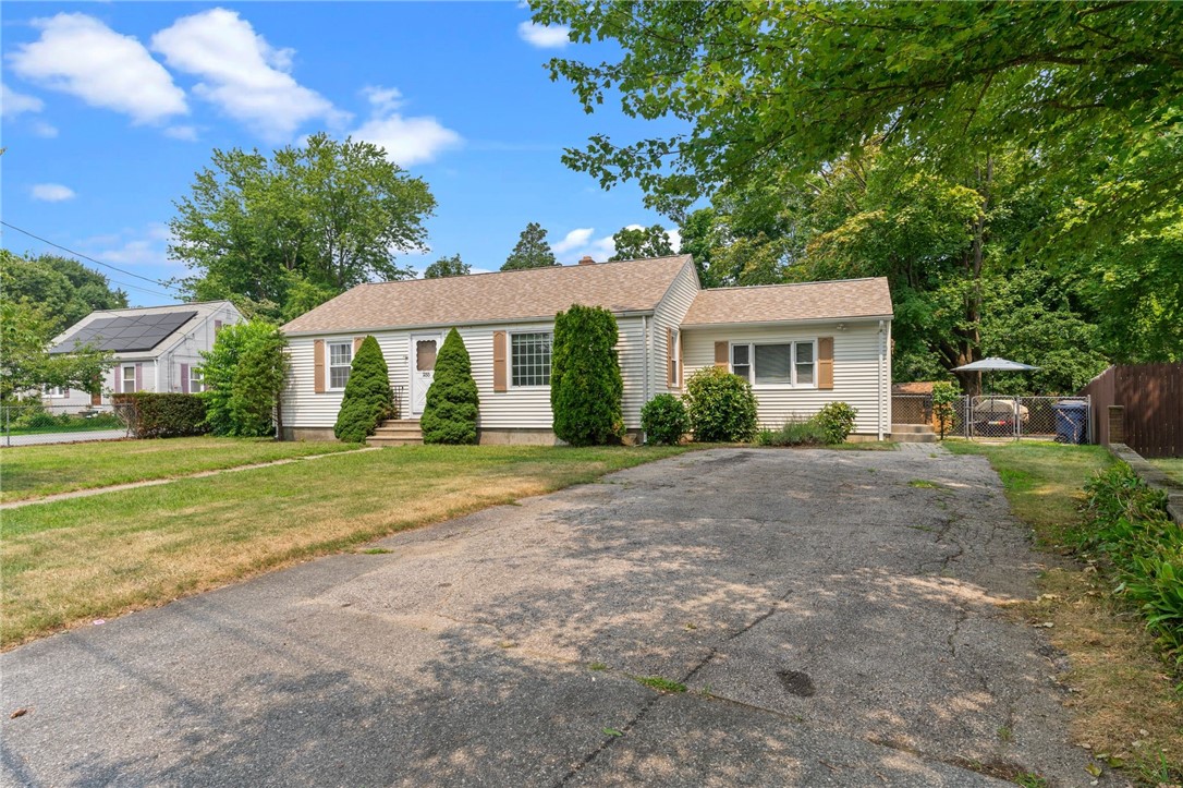 255 Strawberry Field Road Warwick, RI 02886 - Photo 3 of 25 Gallery Image 3