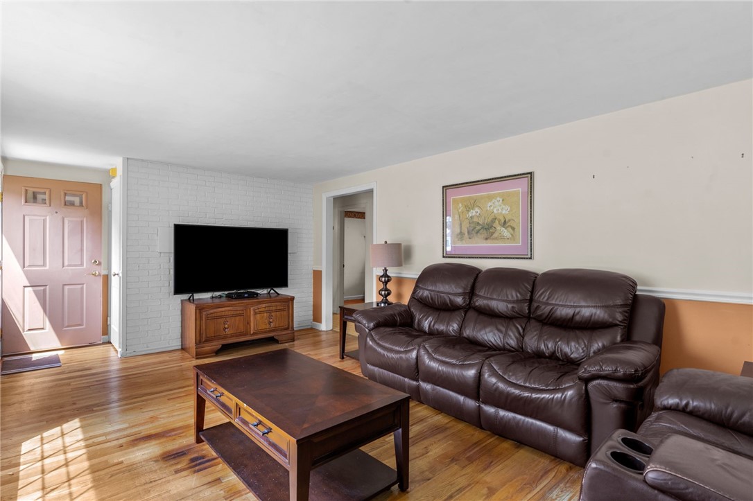 255 Strawberry Field Road Warwick, RI 02886 - Photo 5 of 25 Gallery Image 5