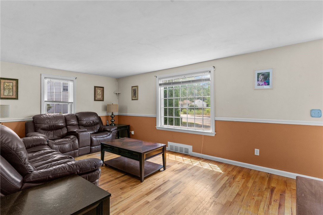 255 Strawberry Field Road Warwick, RI 02886 - Photo 6 of 25 Gallery Image 6