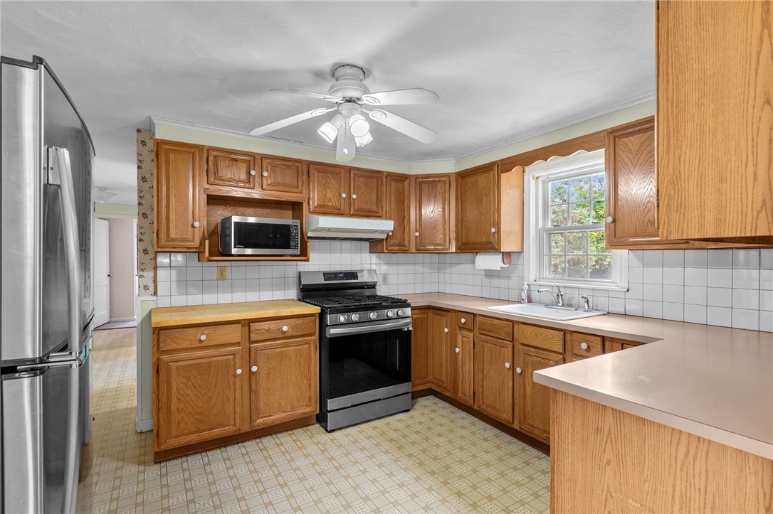 255 Strawberry Field Road Warwick, RI 02886 - Photo 7 of 25 Gallery Image 7