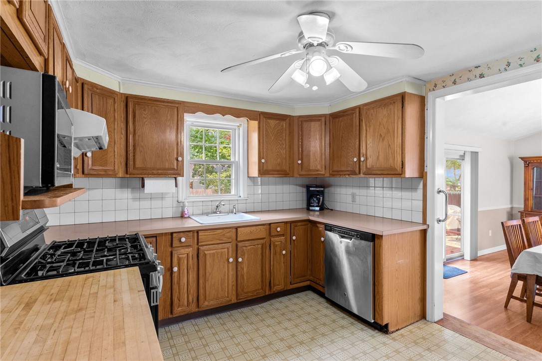 255 Strawberry Field Road Warwick, RI 02886 - Photo 8 of 25 Gallery Image 8