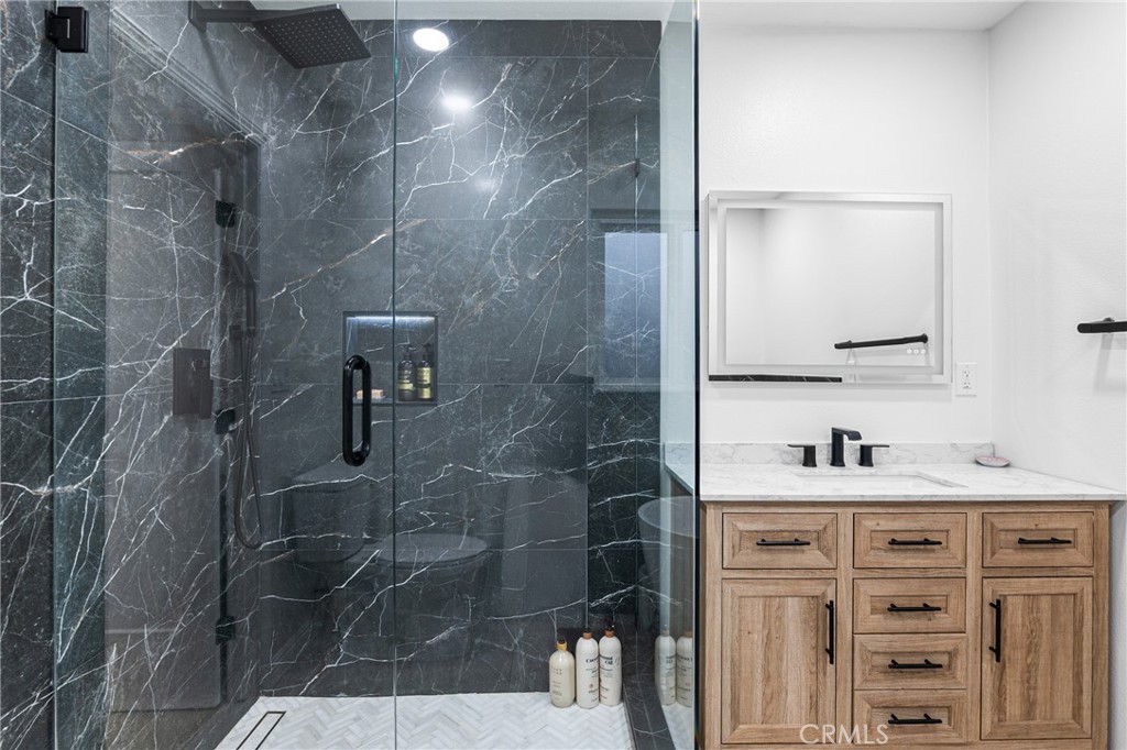 9839 Pomering Road Downey, CA 90240 - Photo 11 of 19