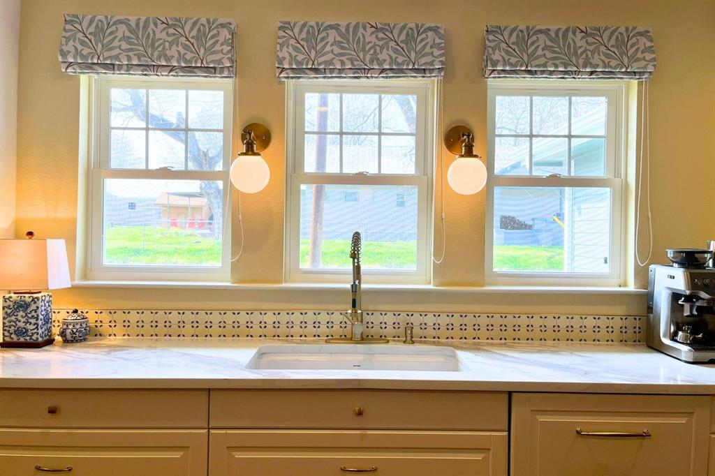 713 West Spring Street Weatherford, TX 76086 - Photo 17 of 40