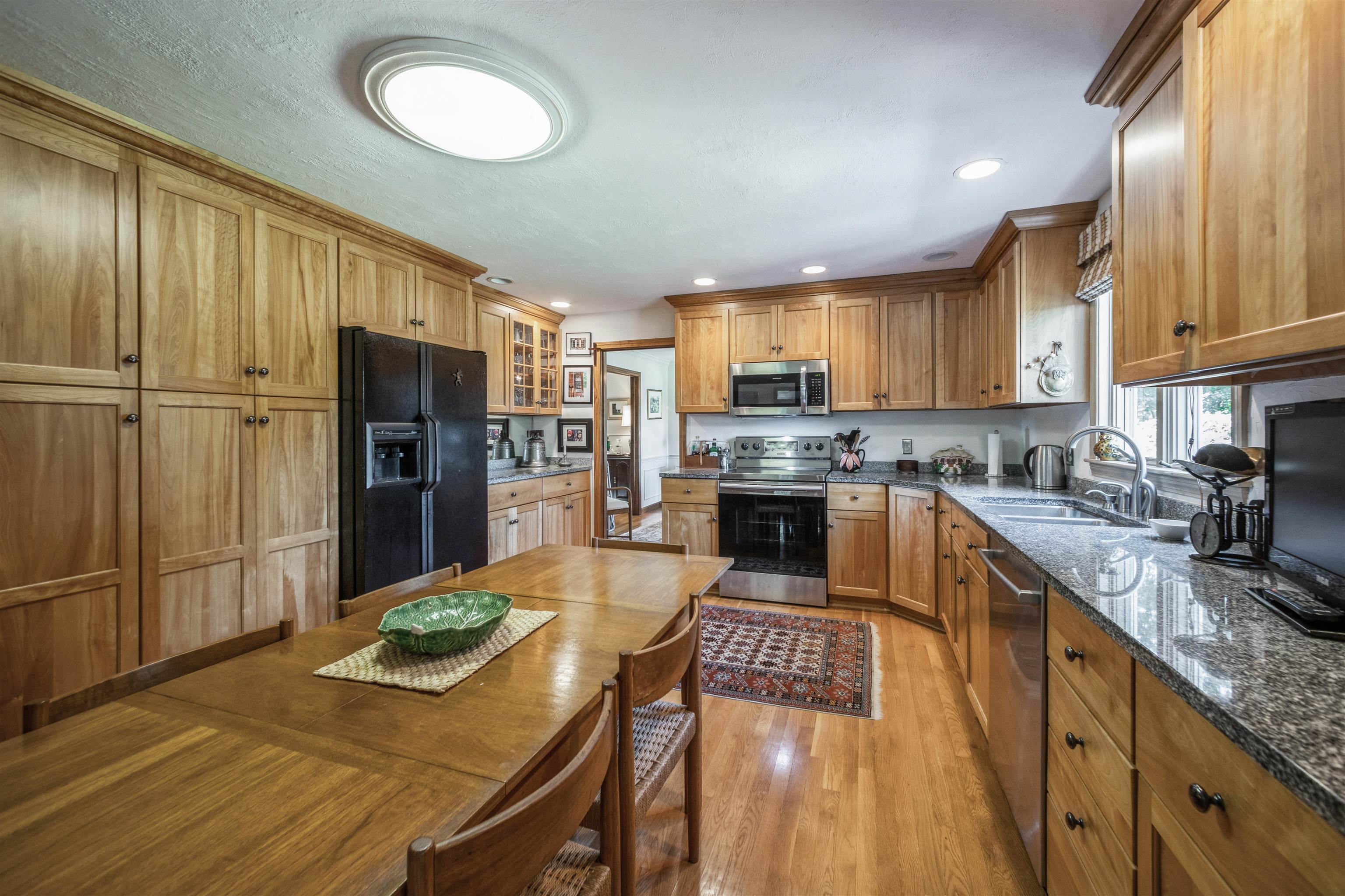 136 Amherst Street Amherst, NH 03031 - Photo 33 of 37