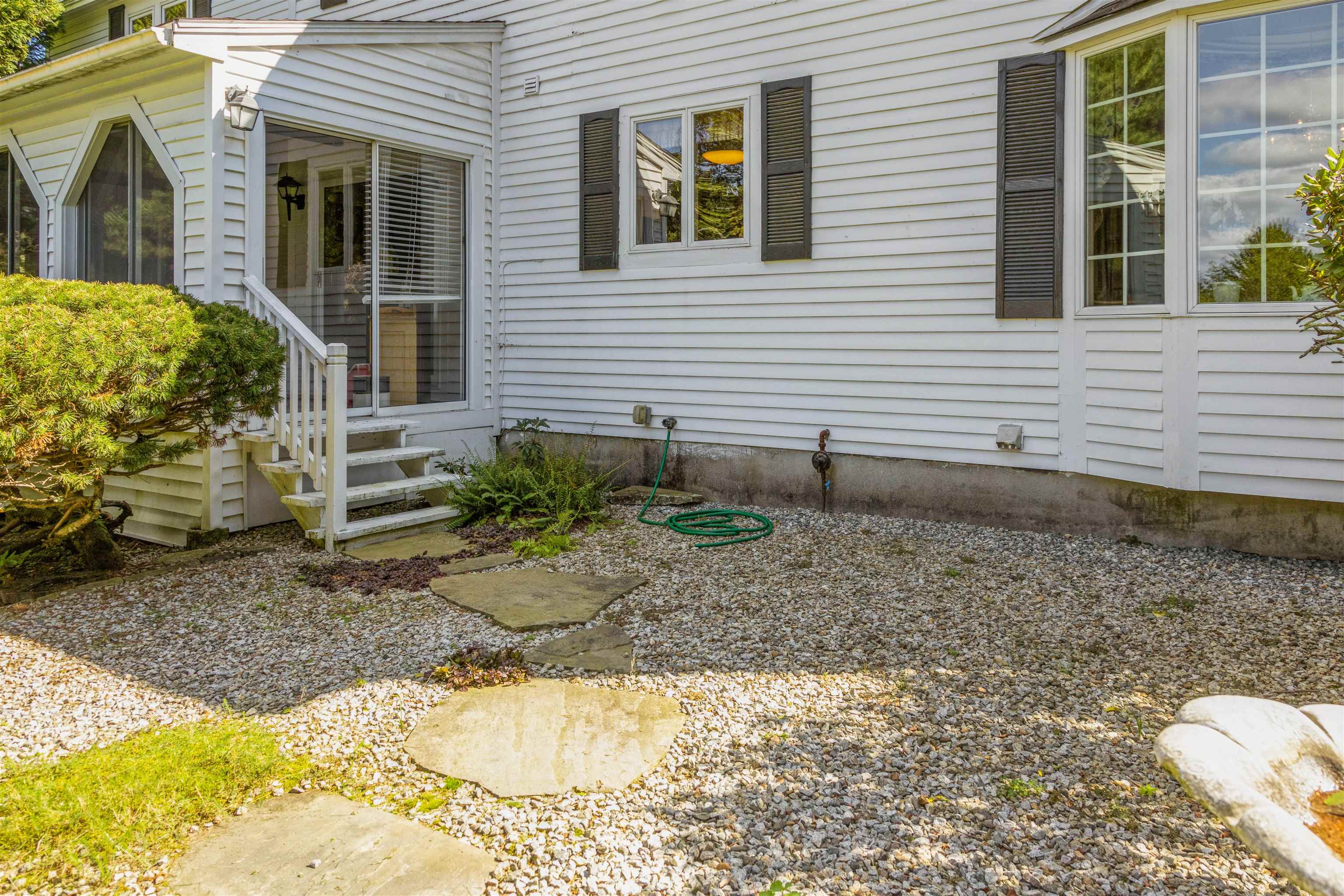 136 Amherst Street Amherst, NH 03031 - Photo 9 of 37