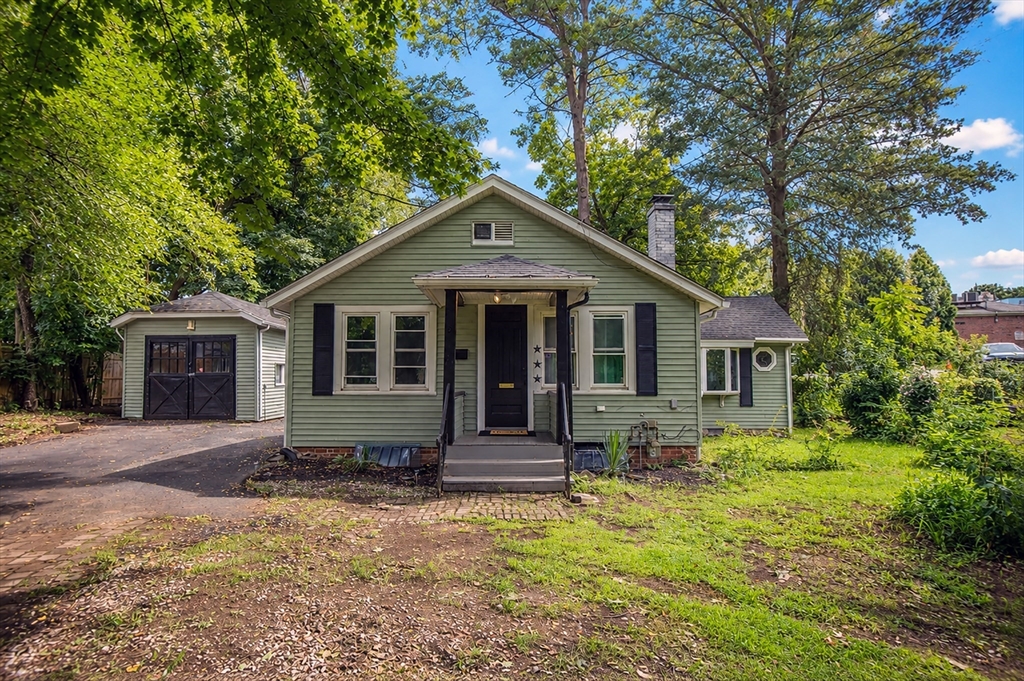 33 Plumtree Road Springfield, MA 01118 - Photo 2 of 29 Gallery Image 2