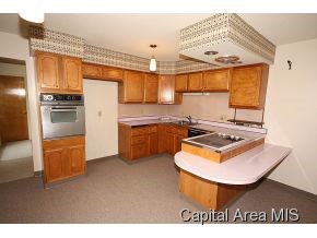 10 West Hazel Dell Lane Springfield, IL 62703 - Photo 8 of 12 Gallery Image 8