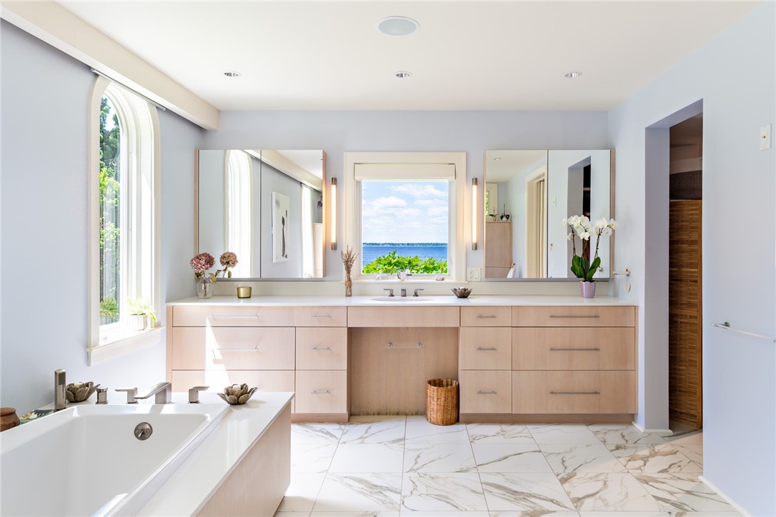 79 Shore Road Bristol, RI 02809 - Photo 16 of 50 Full Bathroom-ensuite main level