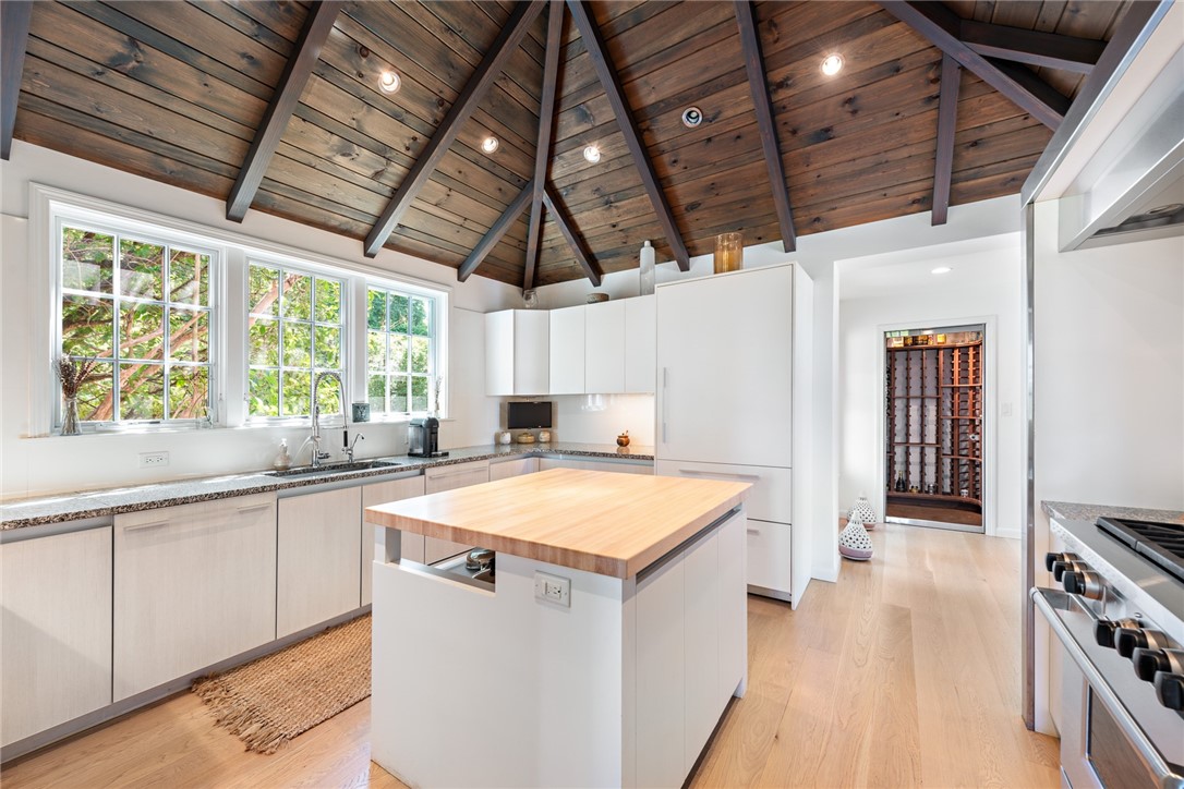 79 Shore Road Bristol, RI 02809 - Photo 29 of 50 Main House Kitchen