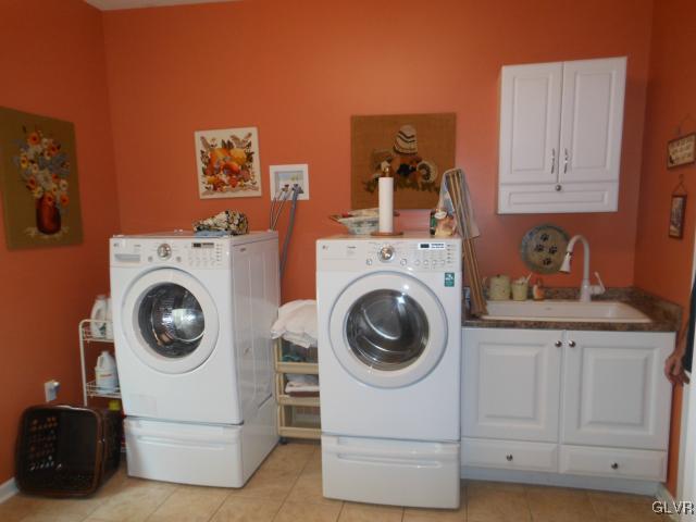 48 Inverness Lane Easton, PA 18045 - Photo 26 of 28 a utility room with sink dryer and washer