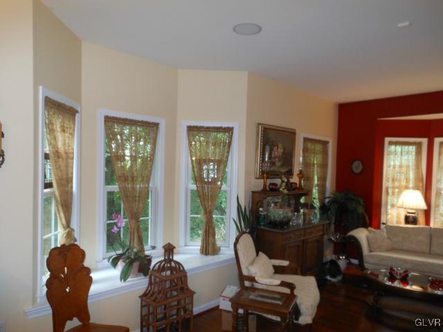 48 Inverness Lane Easton, PA 18045 - Photo 6 of 28 a living room with furniture and a potted plant